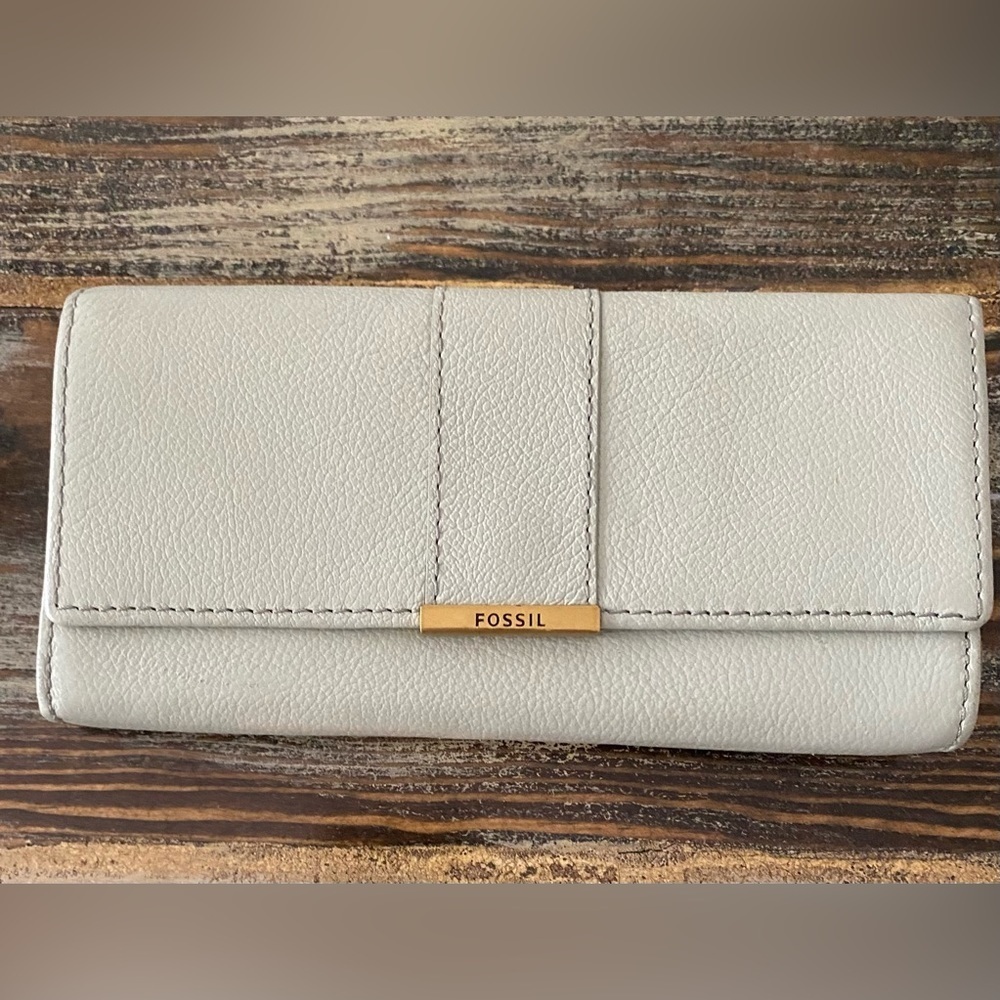Fossil genuine leather long wallet - Light Green - Inside Light Grey